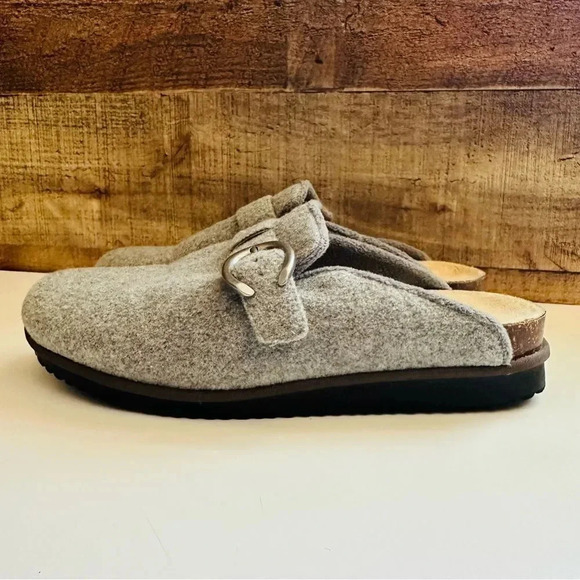 Naturalizer Becks Slip Ons - Picture 4 of 9